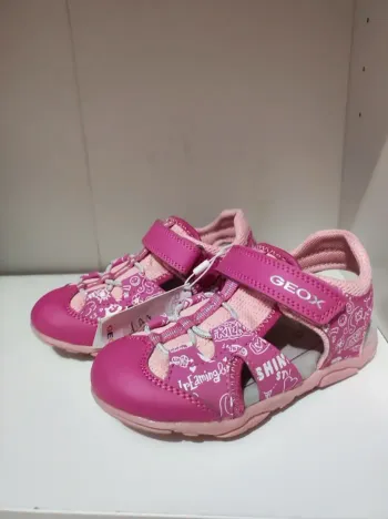 Sandales fermées Geox taille 25