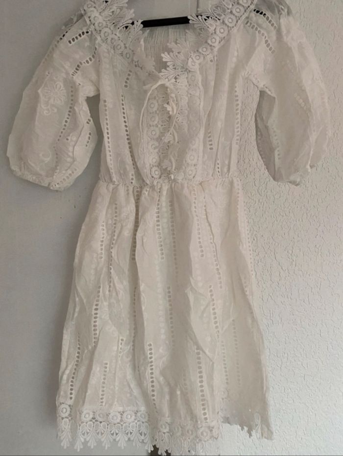 Robe blanche brodée - photo numéro 2