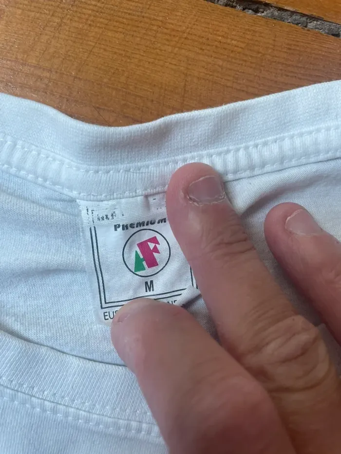 T-shirt blanc et rouge - photo numéro 3