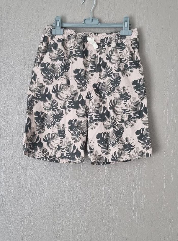 Short avec feuilles
