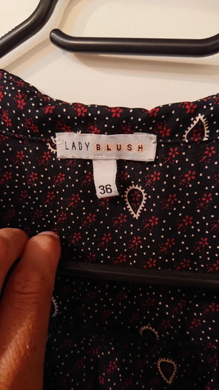Chemise transparente noire motif rouge et beige - photo numéro 3