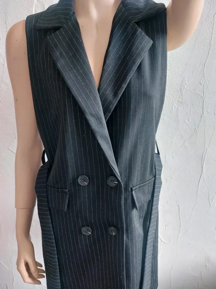 Veste sans manches à rayures avec ceinture