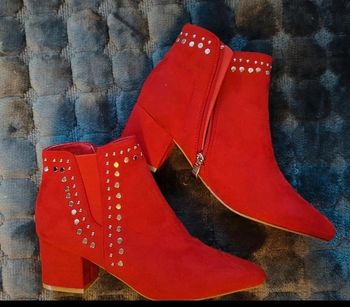 Bottines rouges pointure 38.neuf jamais porté