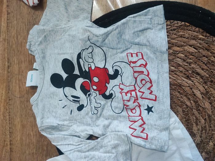 Lot tee shirt roi lion Mickey 3mois - photo numéro 3