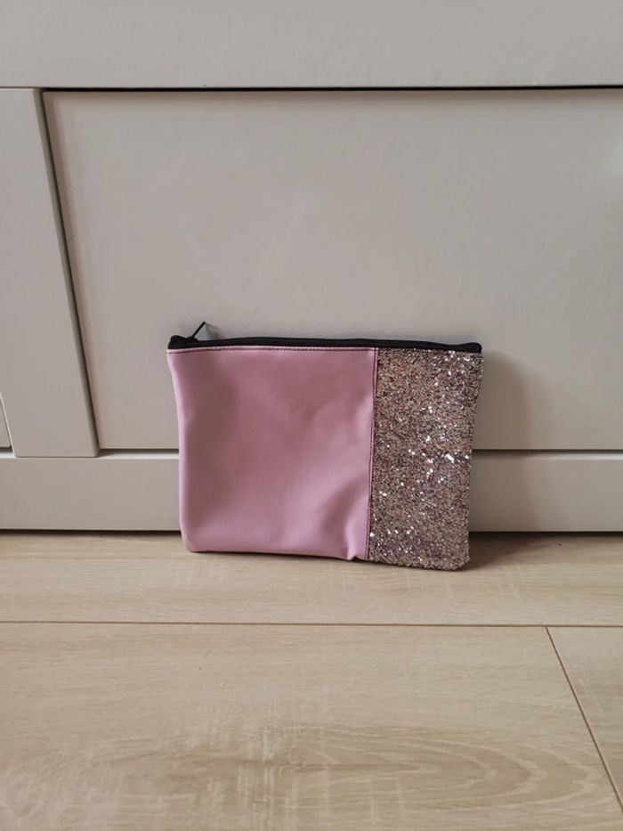Pochette 🎀 tricolore 3€