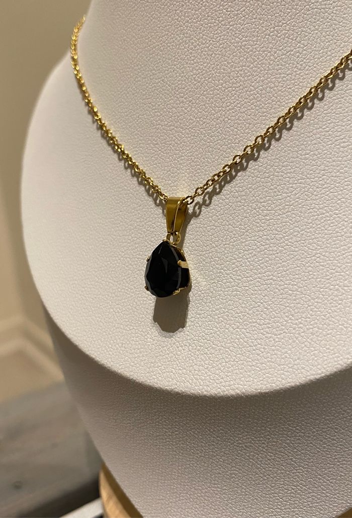 Collier fin doré 44.5cm avec pendentif zirconium noir acier inoxydable