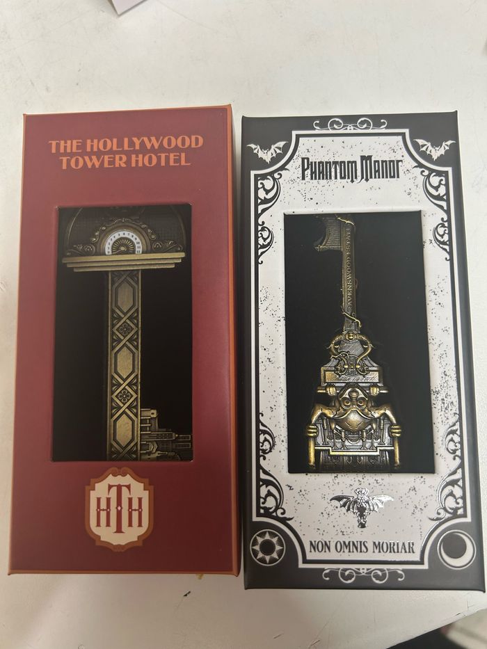 Clés Disney collector phamtom manor et Hollywood tower - photo numéro 2