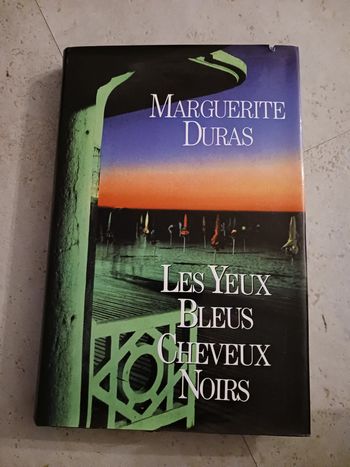 livre les yeux bleus cheveux noirs Marguerite Duras