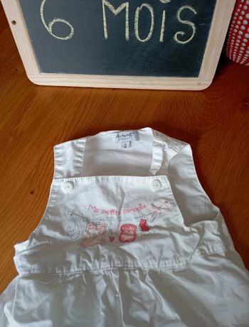 Robe short Alphabet taille 6 mois en très bon état