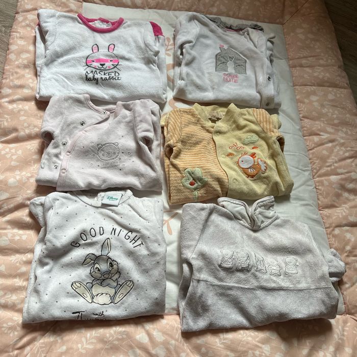 Lot de 6 pyjamas taille 1 mois