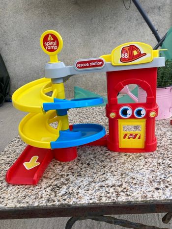 Petit garage à voiture 