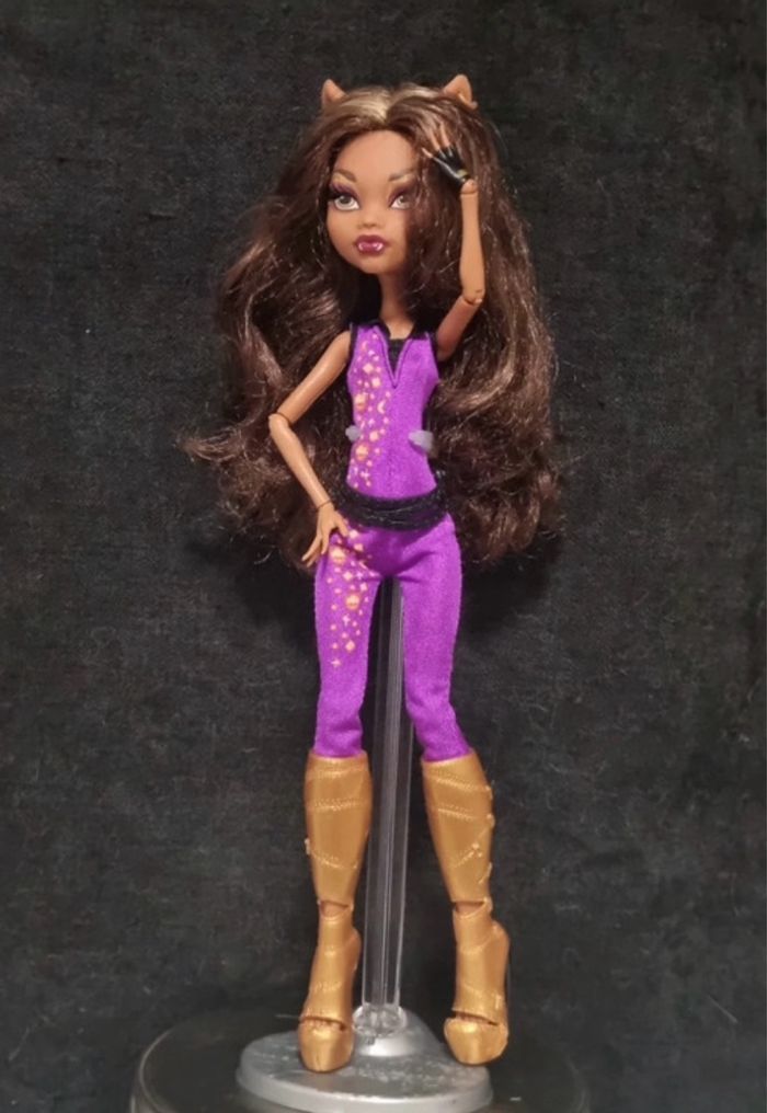 Clawdeen wolf disco - music festival