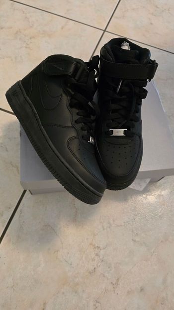(Neuves non portées) 🏷🥰😍 superbes  baskets NIKE  AIR FORCE ONE Pointure 37.5 unisex 😍🥰