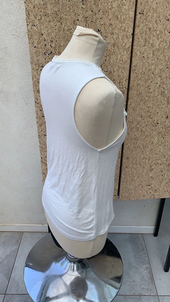 T-shirt  taille S avec dentelle devant - photo numéro 3
