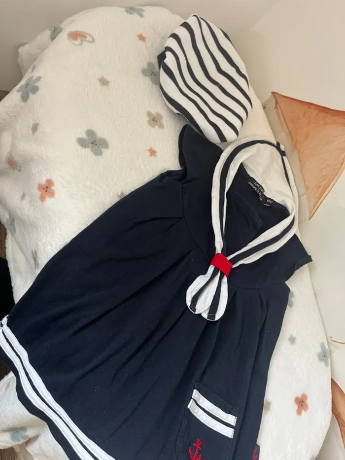 Belle robe marinière et son chapeau 18 mois