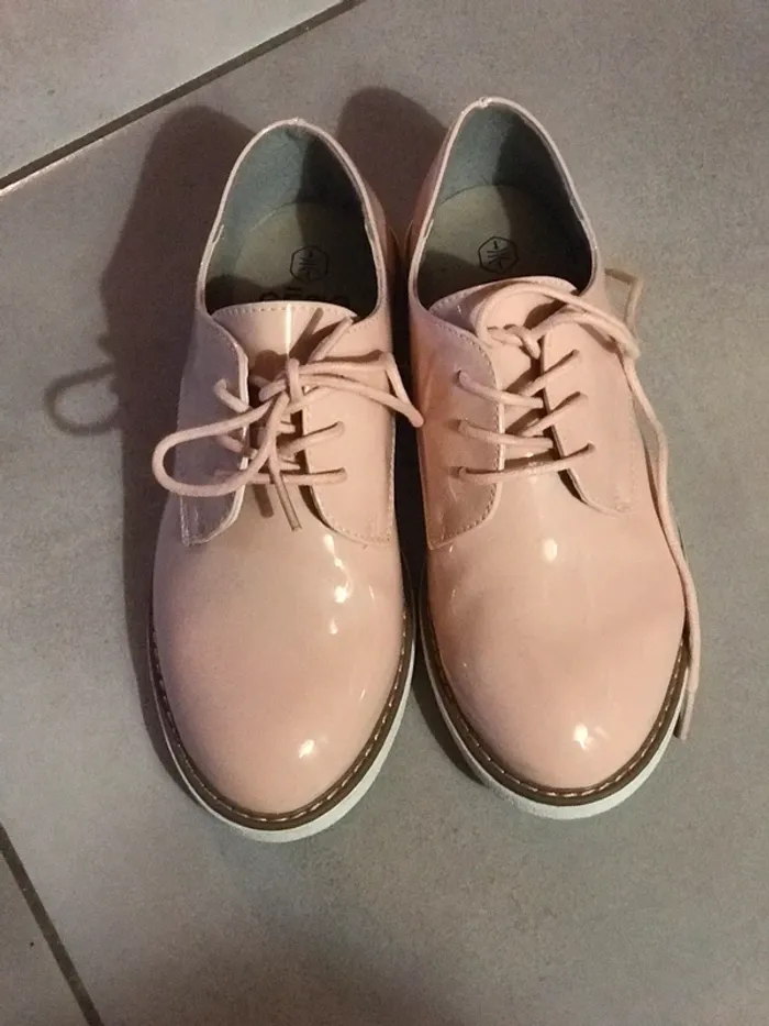 Chaussures vernies neuves