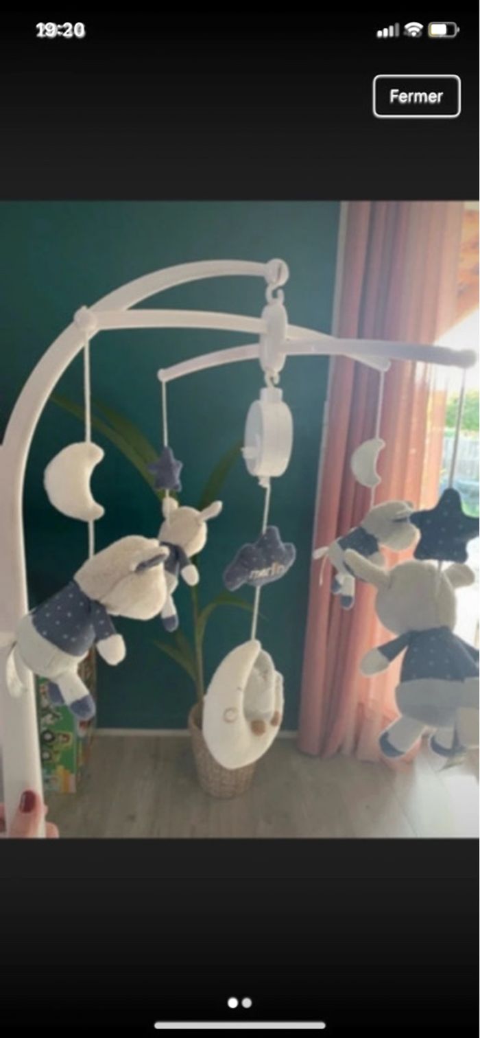 Mobile musical merlin