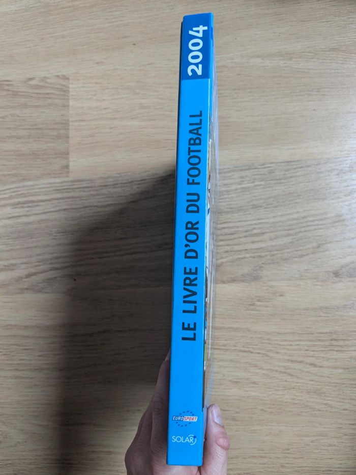 Le livre d'or du football 2004 - photo numéro 2