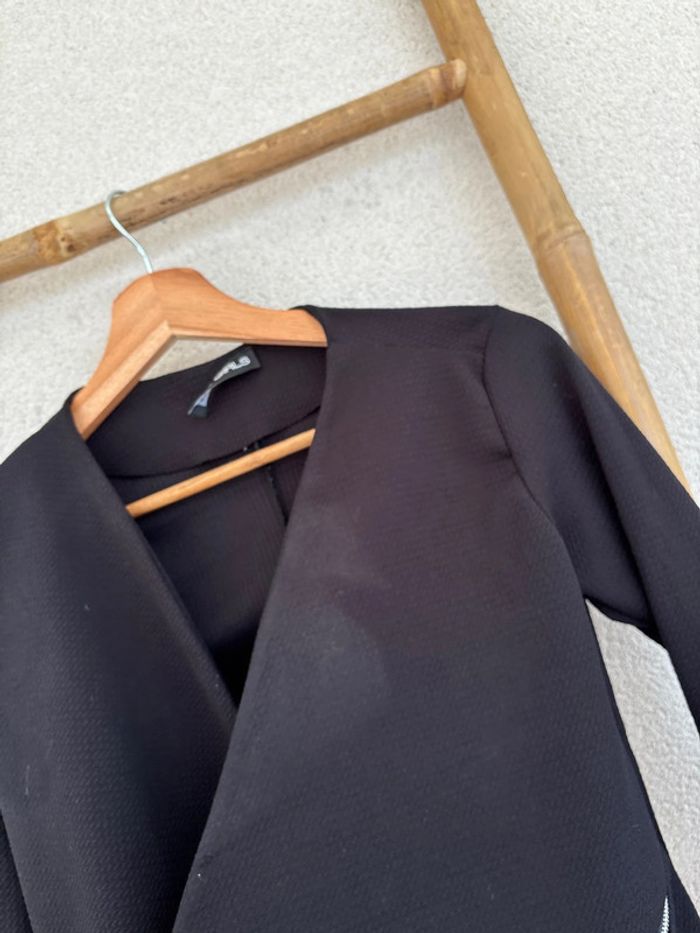 Veste noire légère avec noeud dans le dos - photo numéro 3