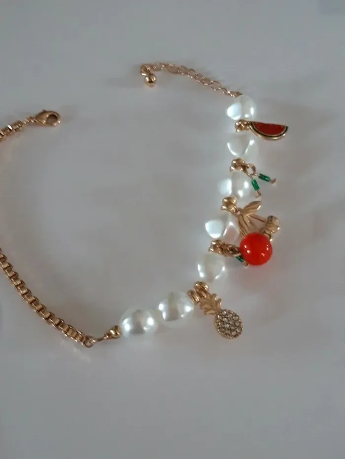 Bracelet fantaisie perles et pendentifs