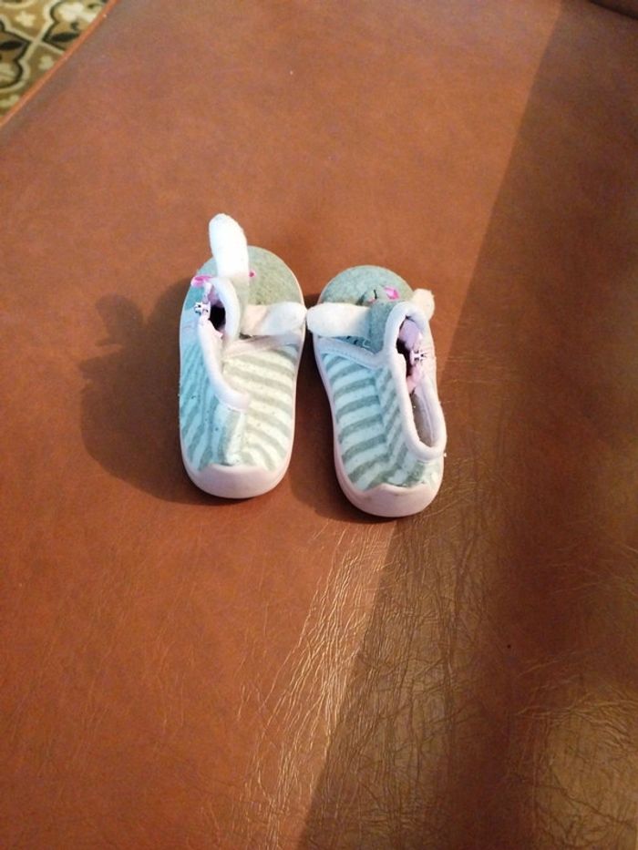 Chaussons taille 19 - photo numéro 3