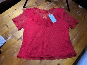 Haut rouge manches transparente