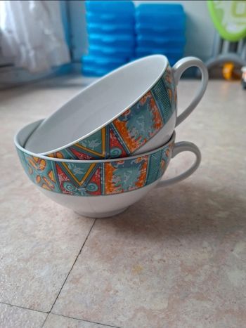 Lot 2 tasses porcelaine