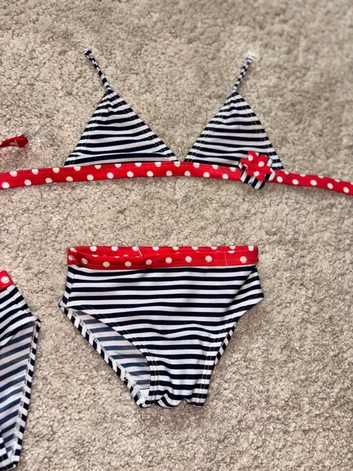 Maillot de bain, deux pièces un an - photo numéro 3