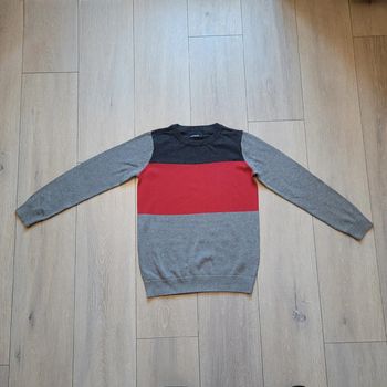 Pull rouge, noir et gris. Garçon 10 ans. Marque In Extenso