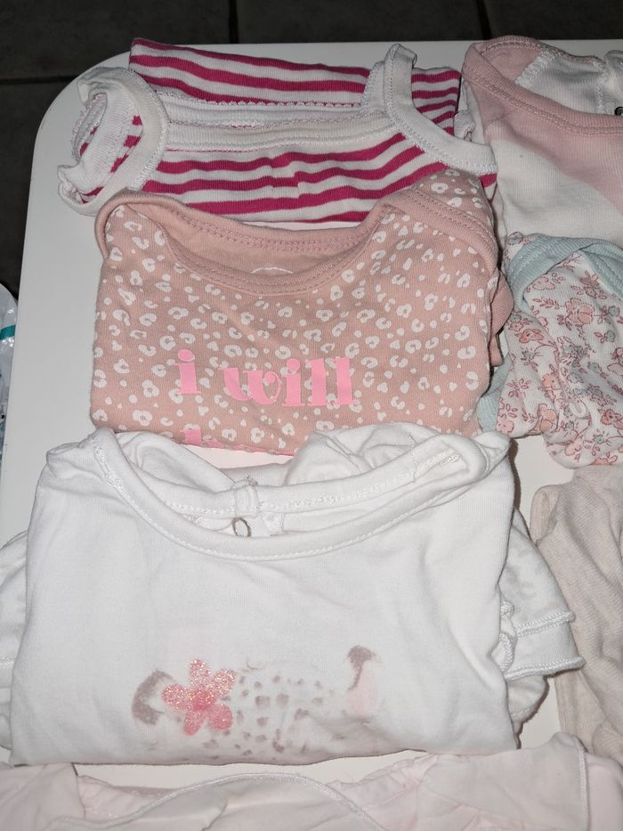 Lot de body 6 mois - photo numéro 3