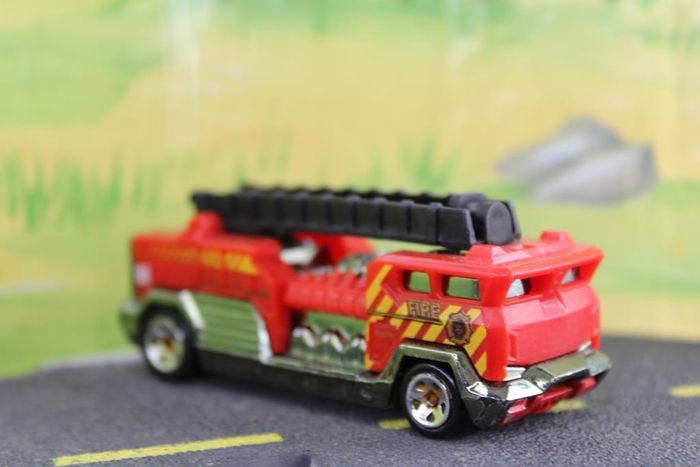 Hot wheels camion de pompier - photo numéro 7