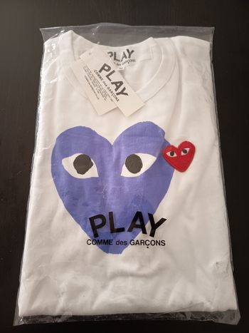 T-shirt comme des garçons.