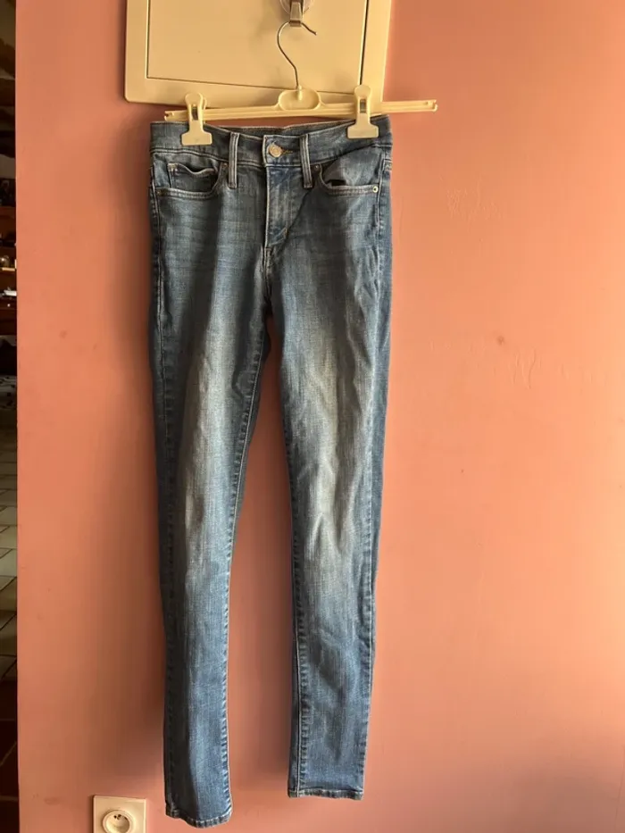 Jean levi’s blue ciel 399 slimming skinny W25 L32 - photo numéro 2