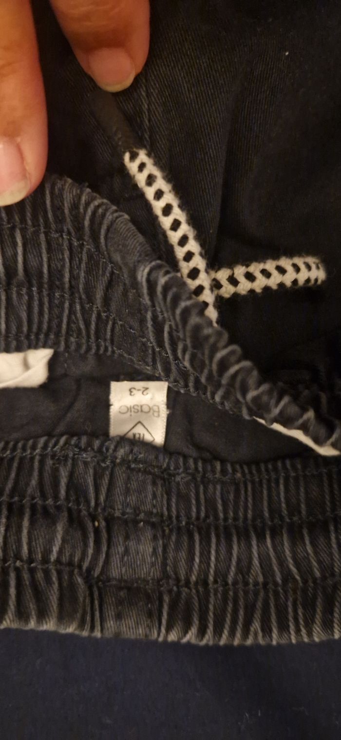 Vend pantalon bleu enfant - photo numéro 3