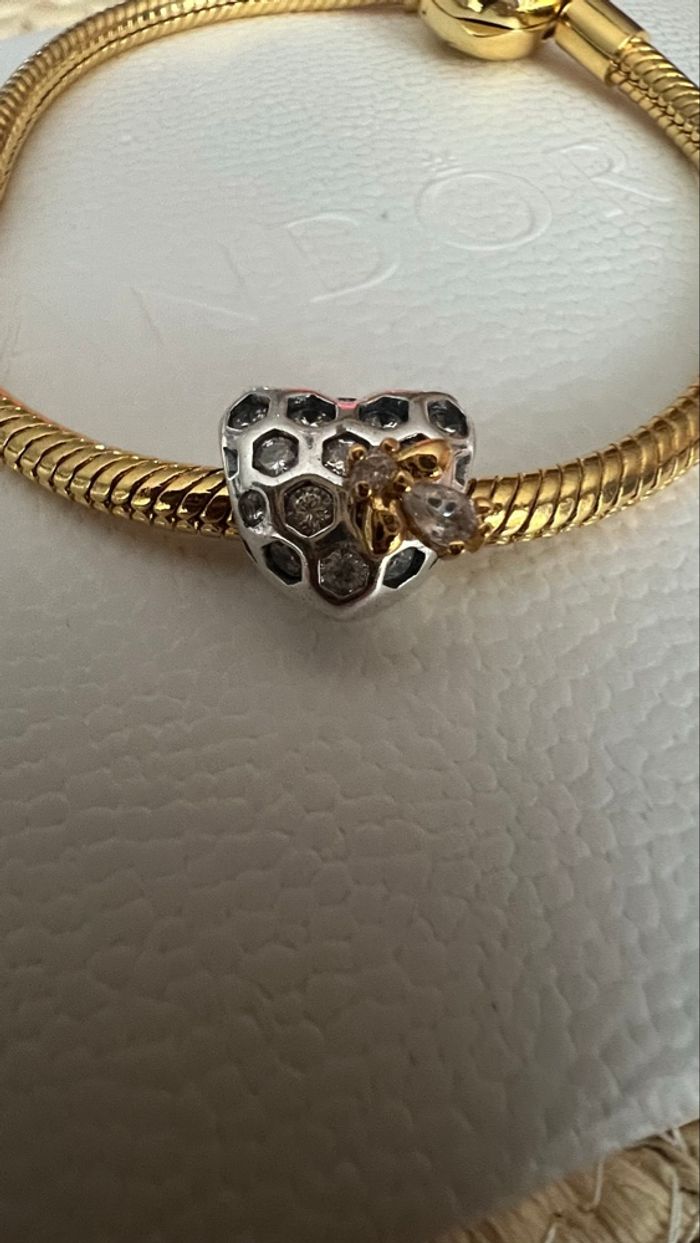 Charm cœur nid d’abeille et abeille bridgerton - photo numéro 5