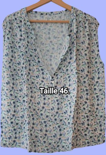 Joli chemisier. Taille 46. C'est beau la vie.