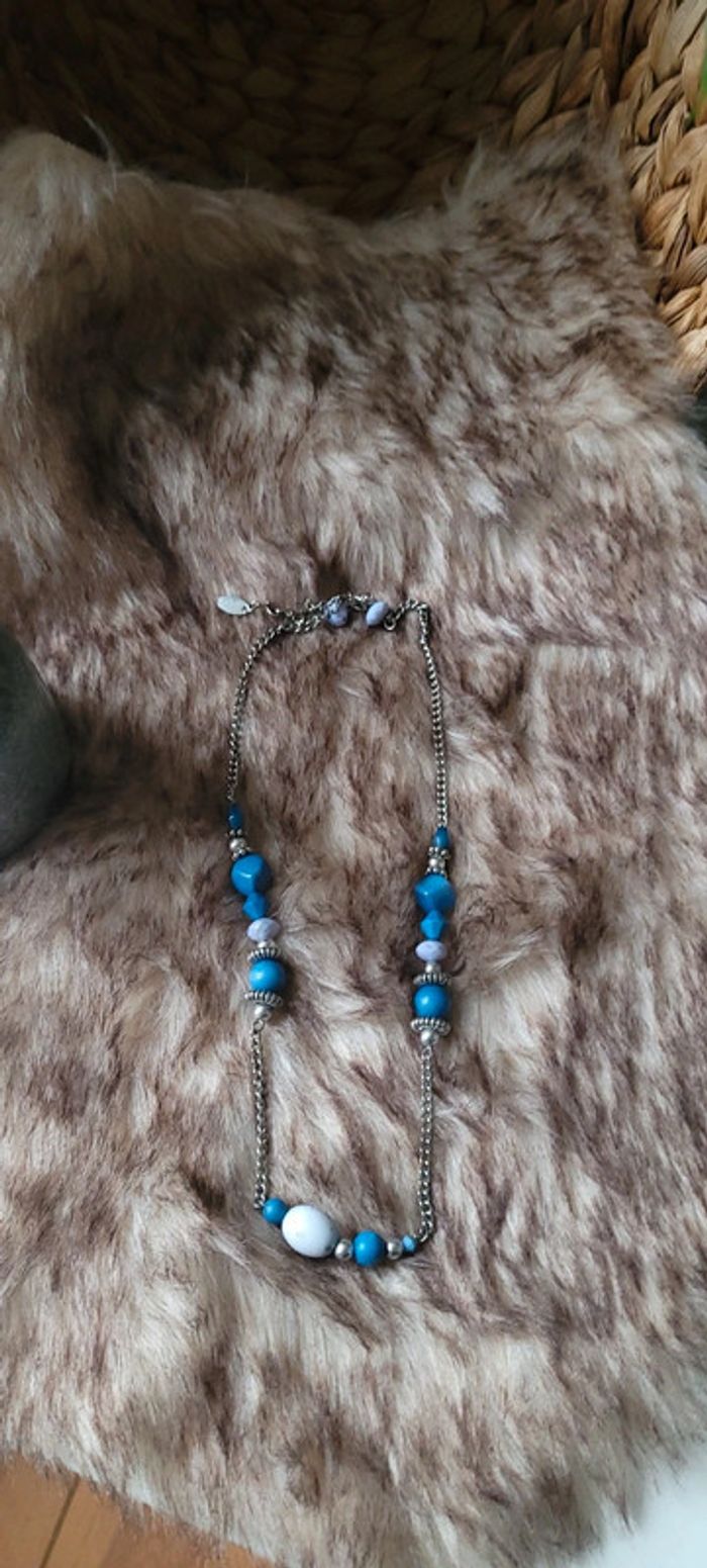Joli collier argenté et perles bleu - photo numéro 2