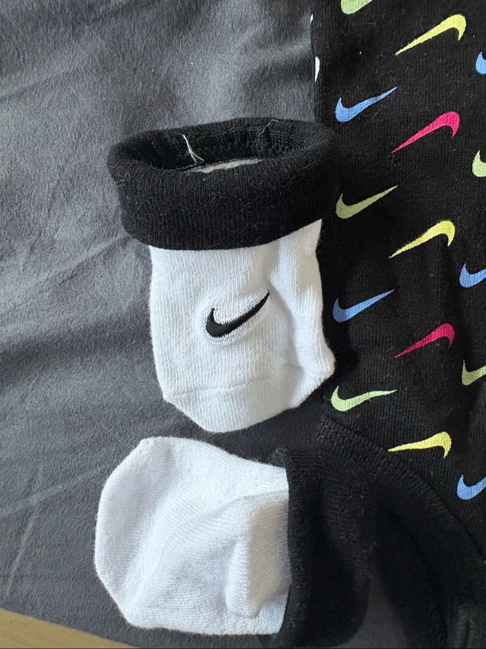 Tenue Nike bébé 0-6 M - photo numéro 2