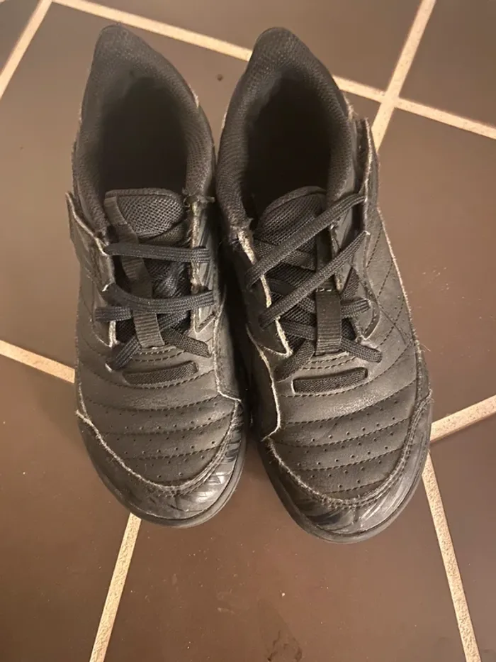 Chaussures noires Futsal Décathlon
