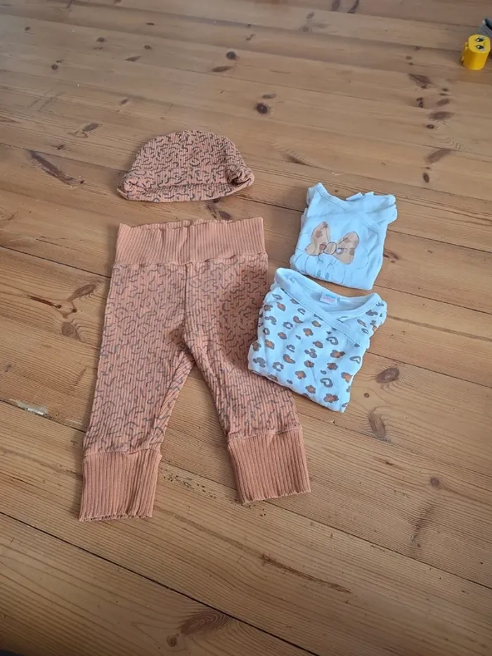 Lot de vetements en coton GEMO en 9 mois
