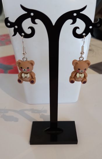 Boucles d'oreilles nounours marron.