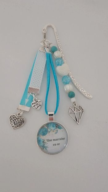 Cadeau marraine, bijoux de sac ou marque page " une marraine en or"