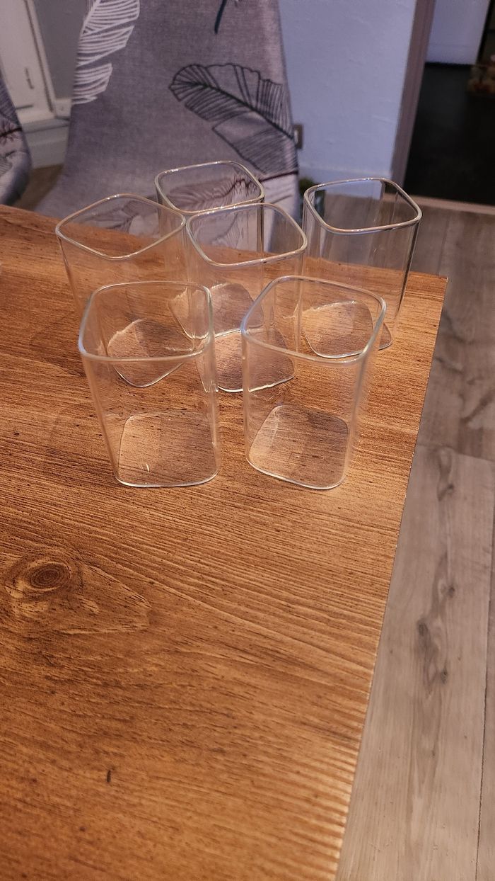 6 verres jamais servis - photo numéro 2