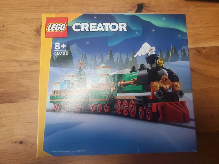 Lego creator train de Noël 40700.