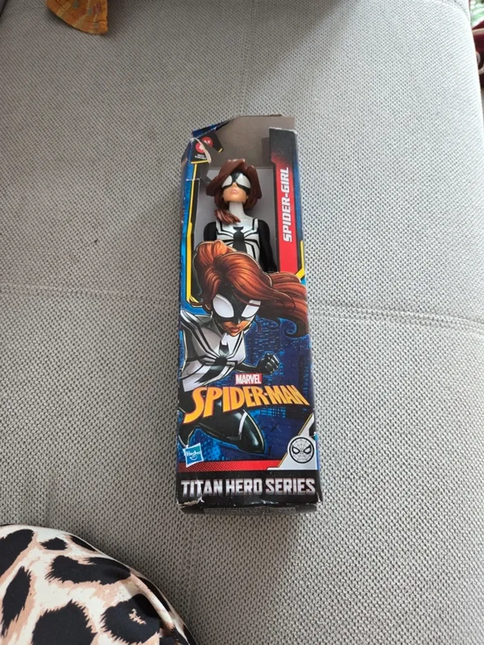 Figurine spider girl