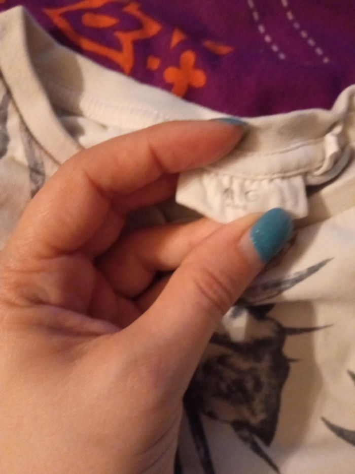 Tee-shirt blanc avec dessins fleurs - photo numéro 2