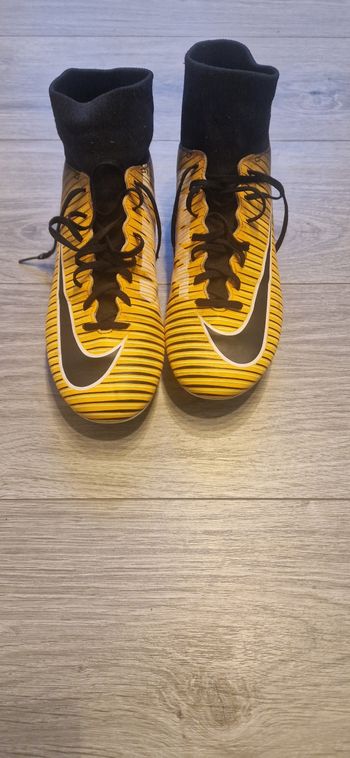 Crampons nike fer super état peu porté taille 41