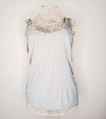 Débardeur gris dentelle au col