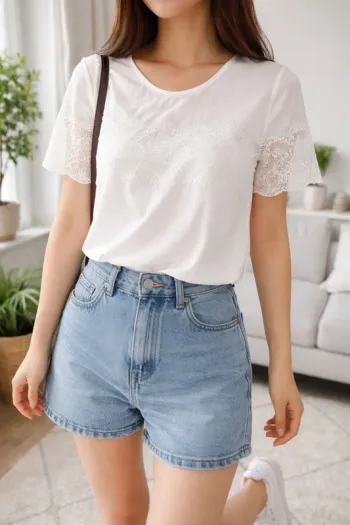🌼 Zara - Tshirt / Blouse blanche élégante avec détails en dentelle – chic & intemporel - taille xs