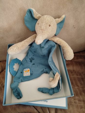 Doudou plat éléphant bleu Bergamote Moulin Roty Sous mon Baobab 